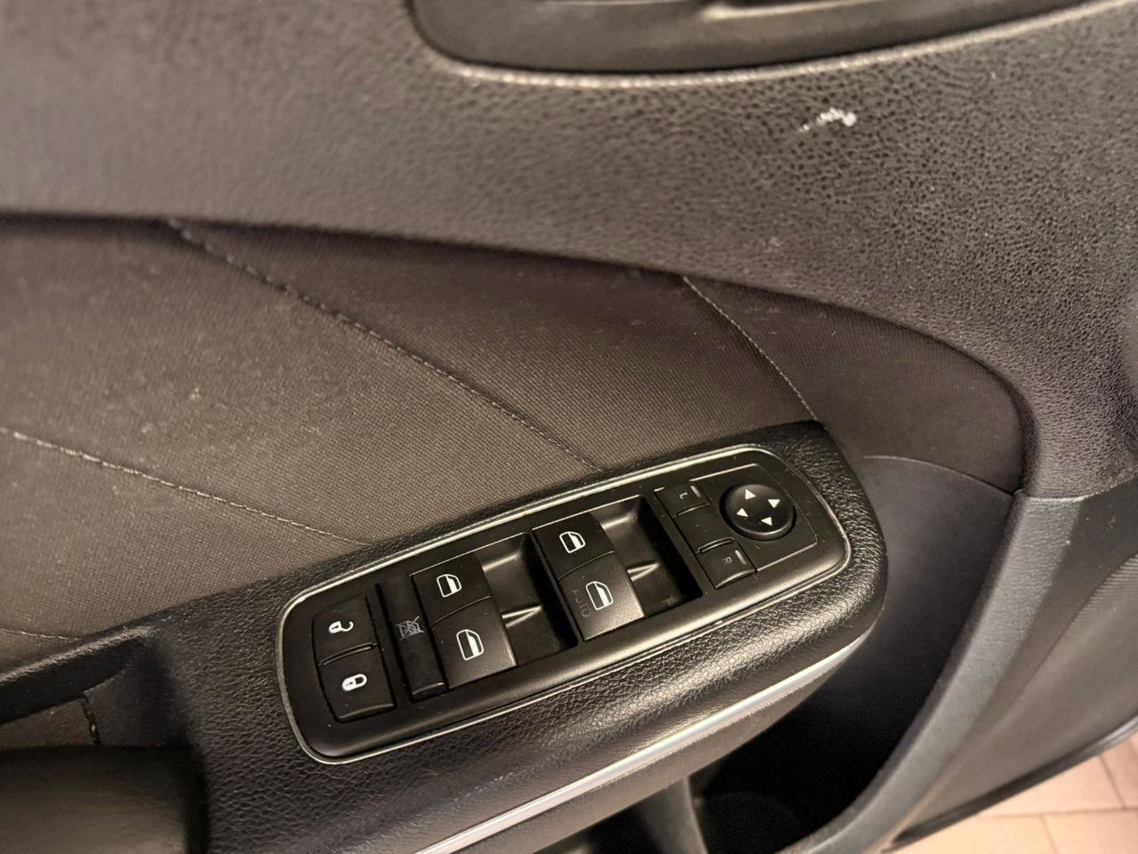 Used 2016 Dodge Charger SXT RWD image 13