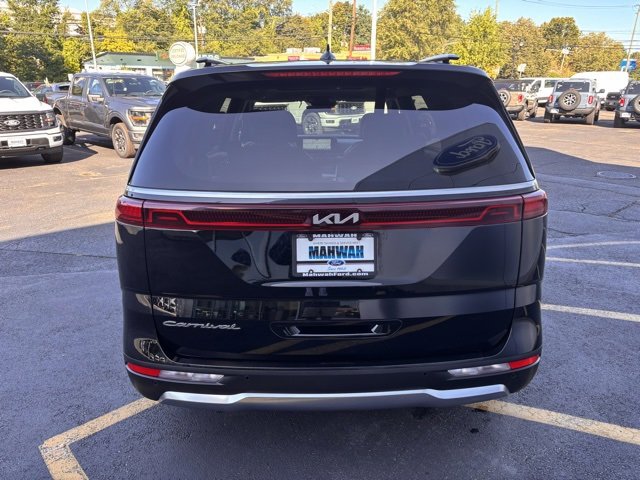 Used 2022 Kia Carnival SX Prestige image 8