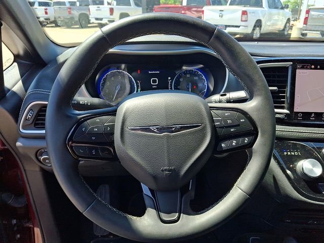 Used 2022 Chrysler Pacifica Touring-L w/ Uconnect Theater Family Group AWD/4WD image 17