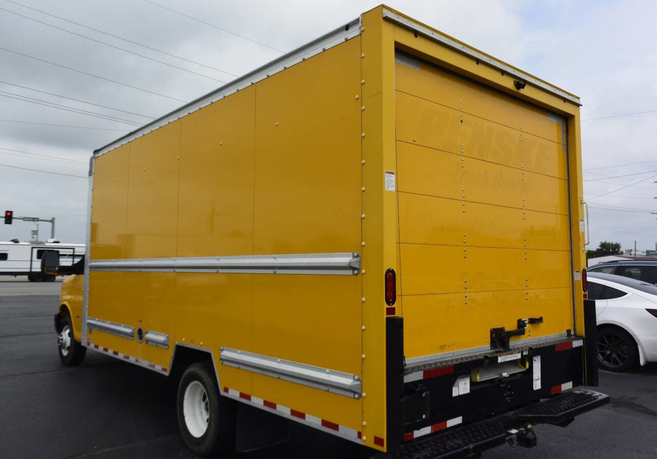 Used 2021 GMC Savana 3500 Extended w/ Power Convenience Package image 3