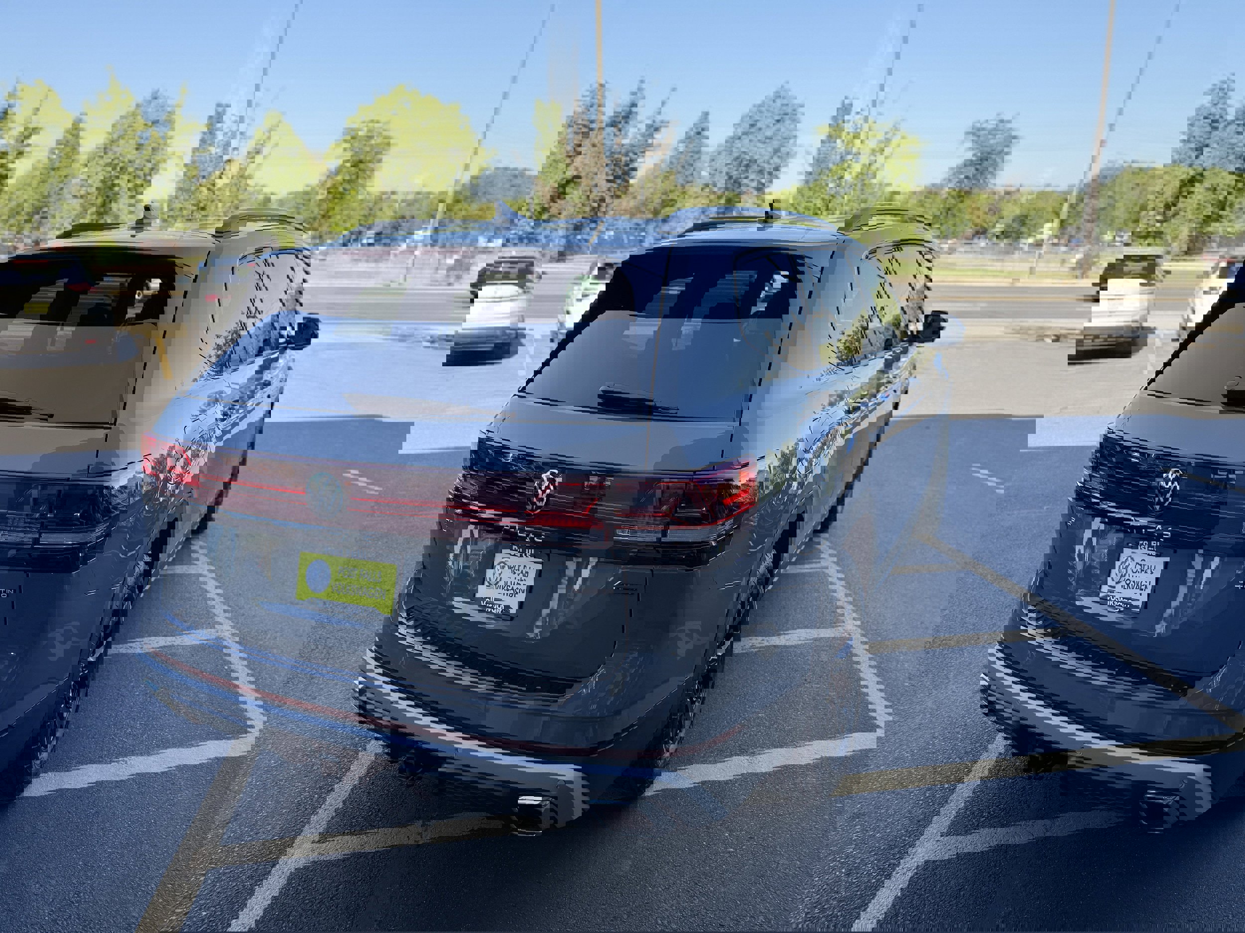 New 2025 Volkswagen Atlas Peak Edition SE image 3