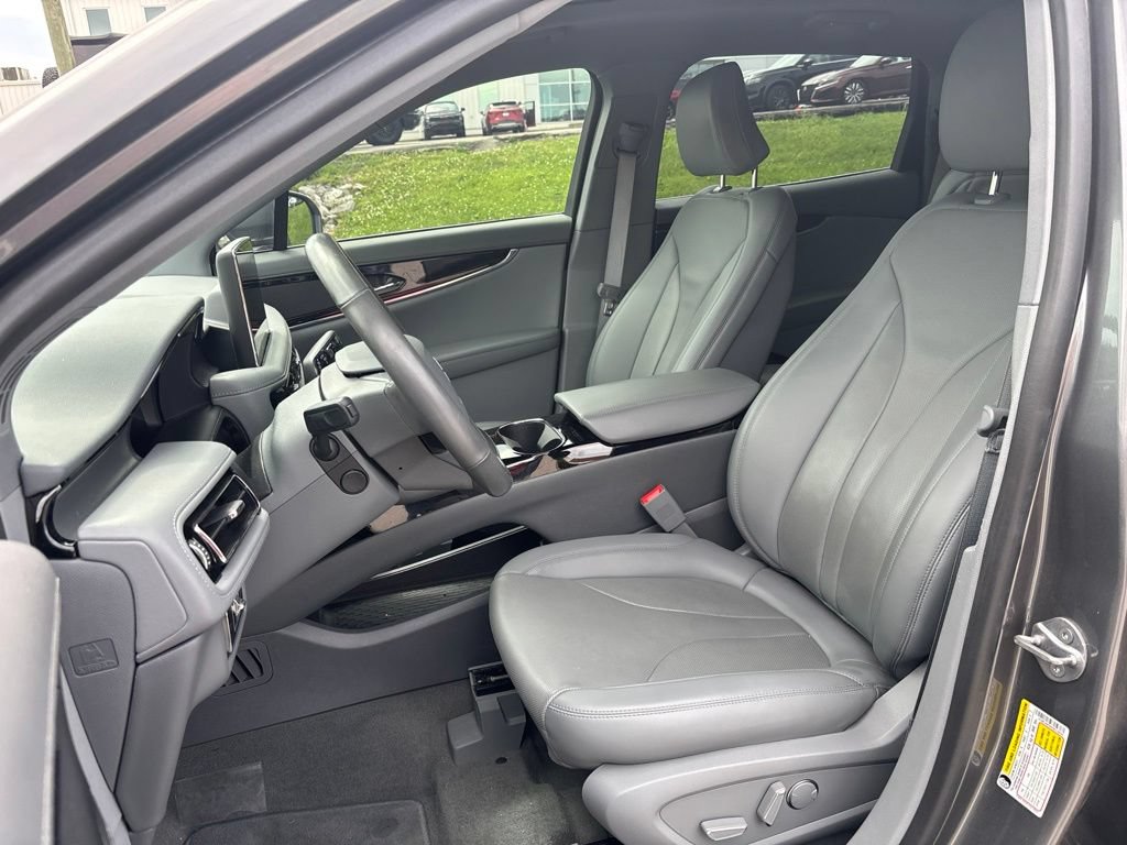 Used 2023 Lincoln Nautilus Reserve AWD/4WD image 6