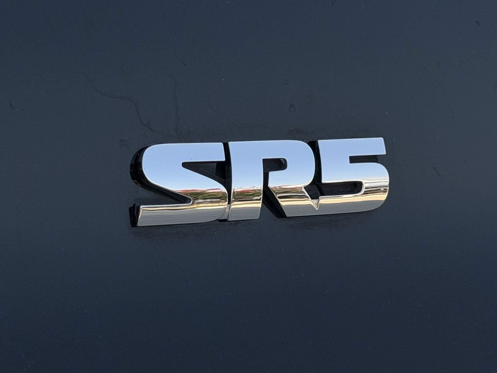 Used 2015 Toyota 4Runner SR5 AWD/4WD image 10