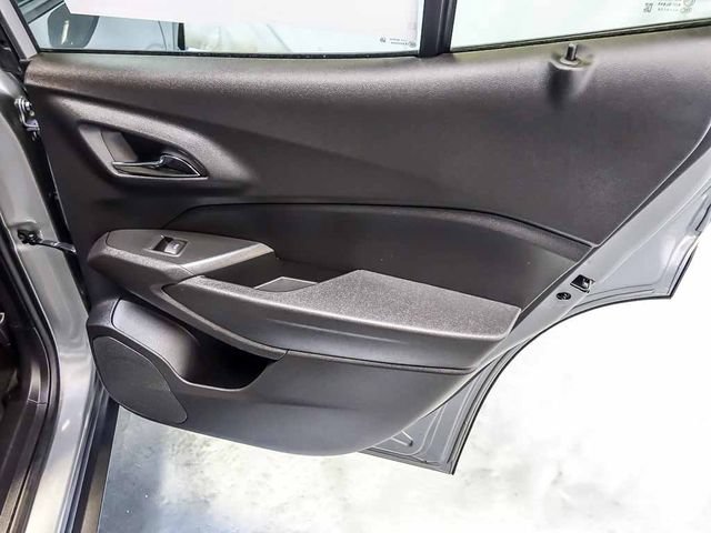 Certified 2025 Chevrolet Trax LT FWD image 28
