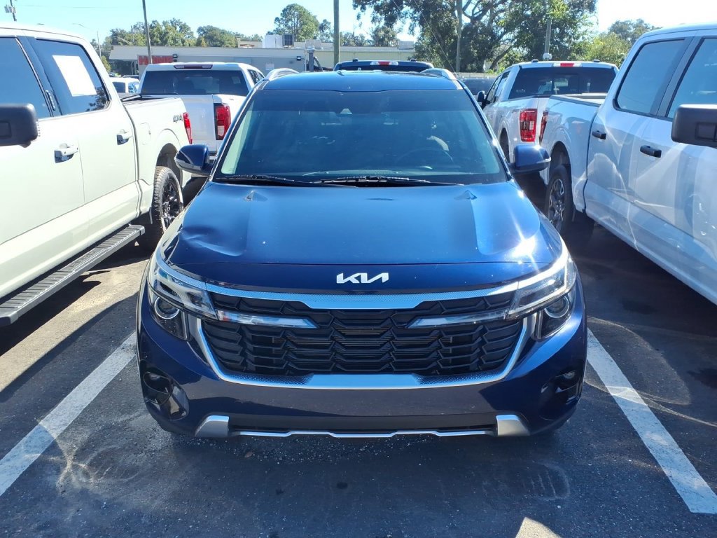 Used 2024 Kia Seltos EX FWD image 2