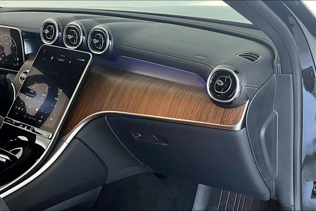 Used 2024 Mercedes-Benz GLC 300 image 21