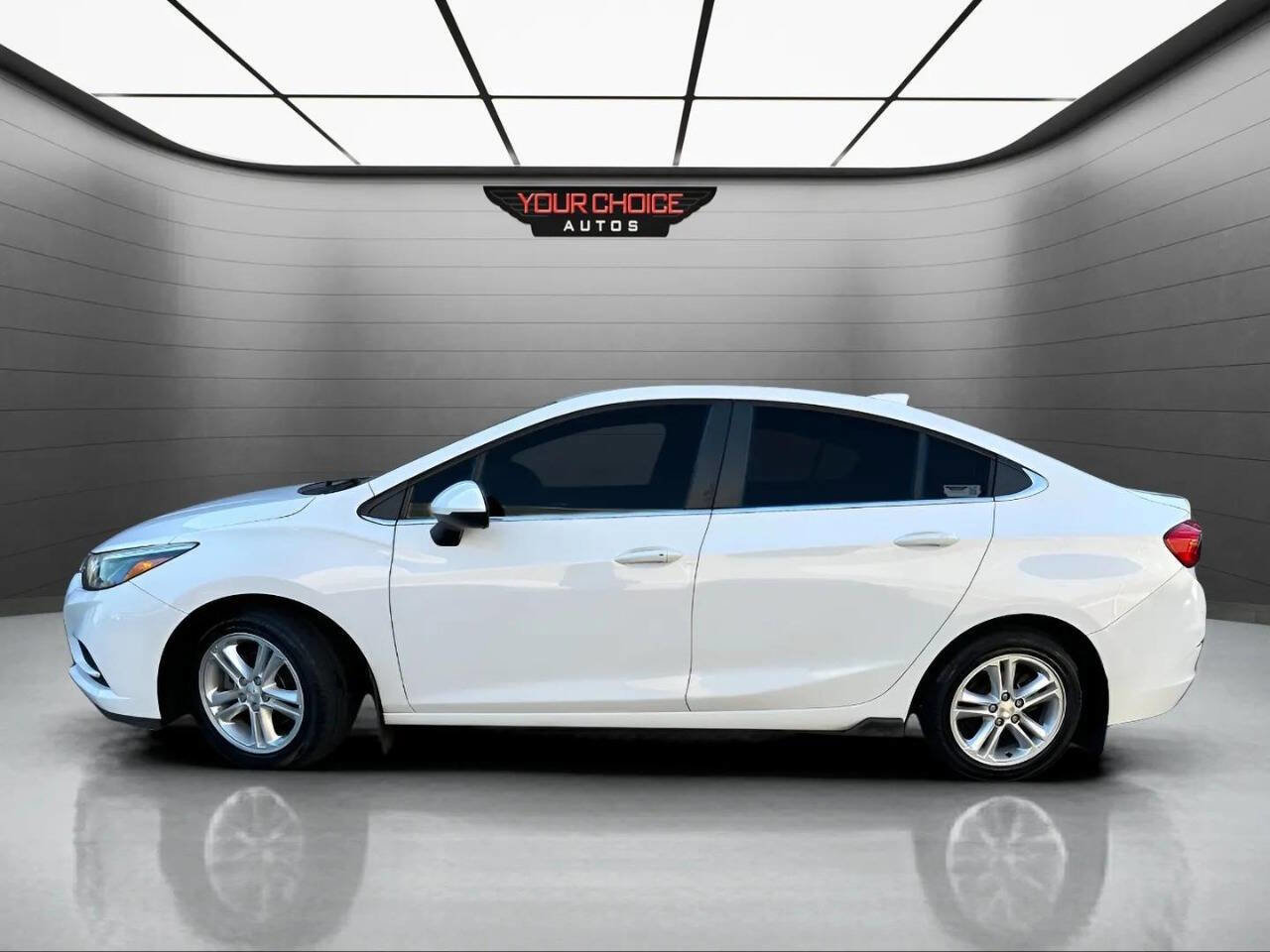 Used 2018 Chevrolet Cruze LT w/ Convenience Package image 8