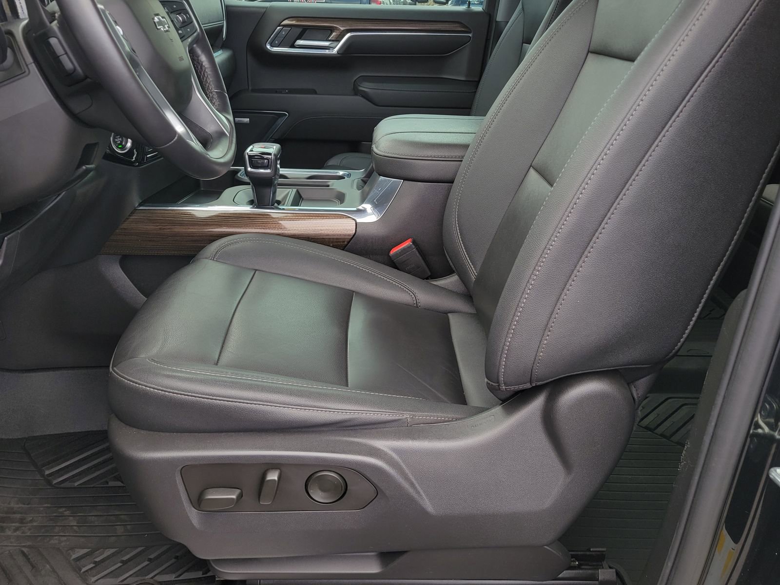 Used 2023 Chevrolet Silverado 1500 LT Trail Boss w/ Convenience Package II image 6