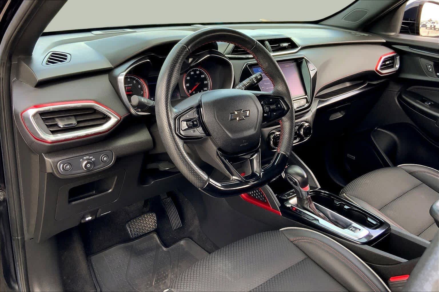 Used 2022 Chevrolet TrailBlazer RS w/ Sun and Liftgate Package FWD image 17