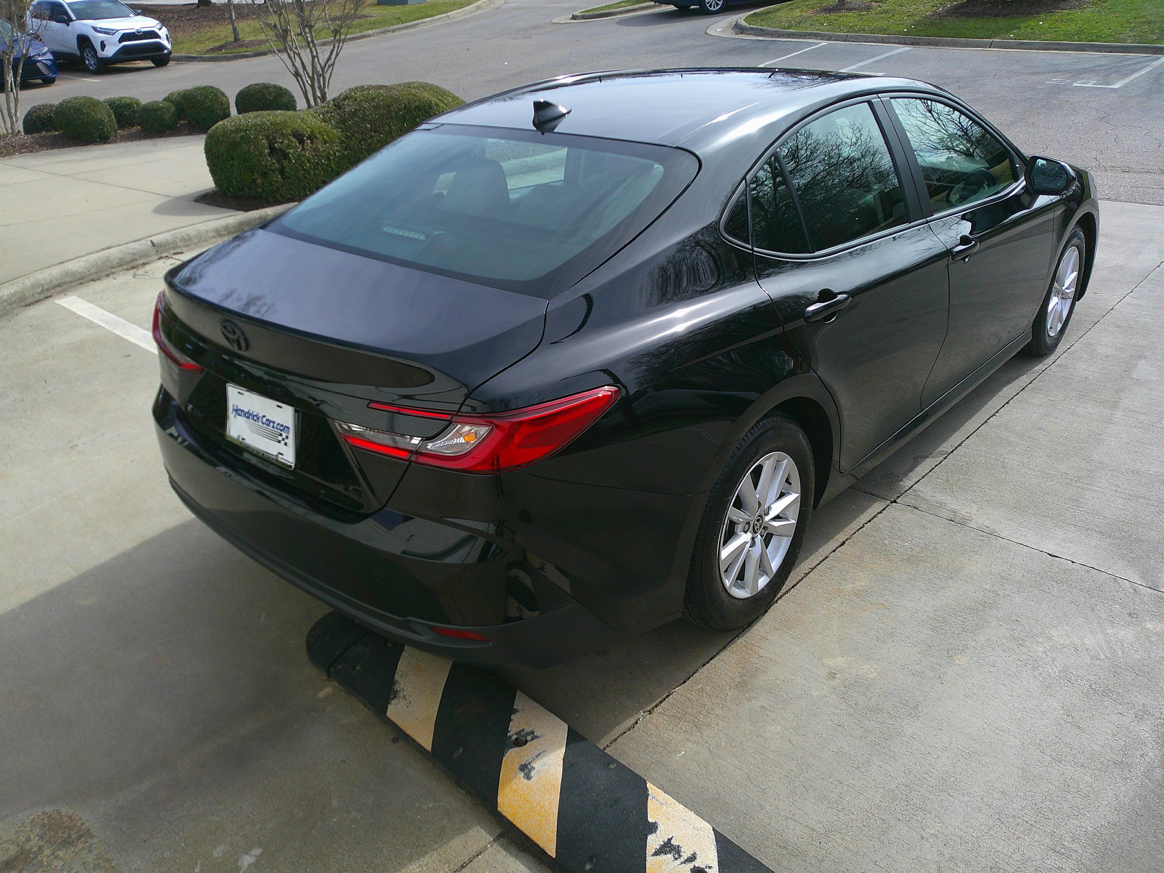 Used 2025 Toyota Camry LE image 12