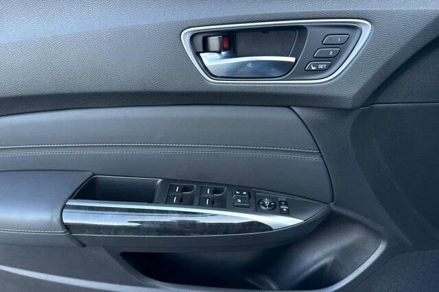 Used 2018 Acura TLX image 11