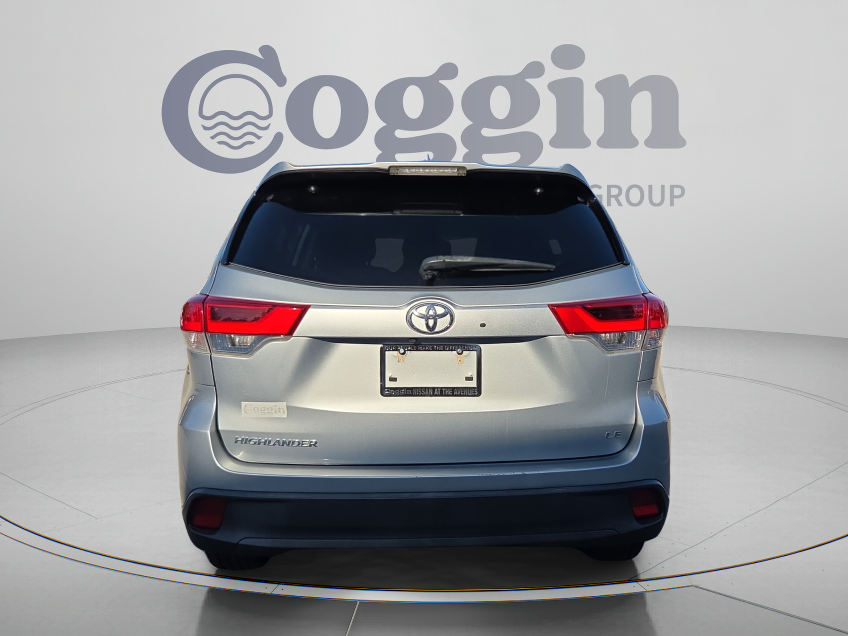 Used 2019 Toyota Highlander Plus FWD image 4
