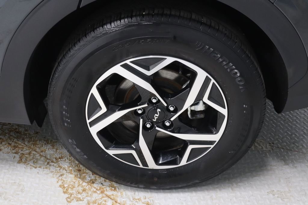 Used 2025 Kia Sportage LX image 19