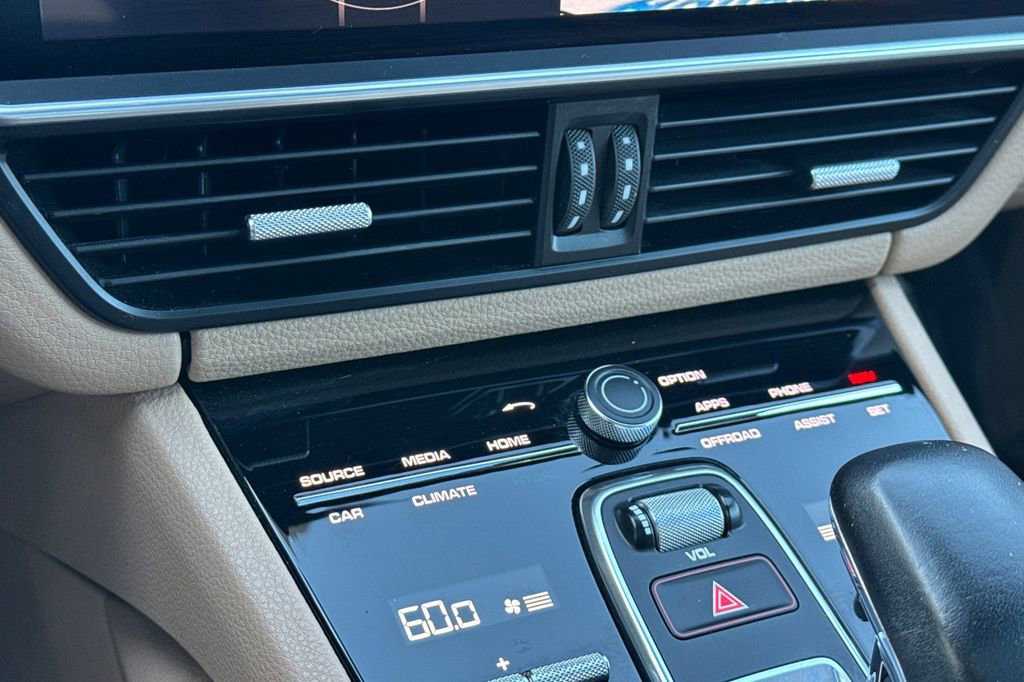 Used 2021 Porsche Cayenne Coupe image 26