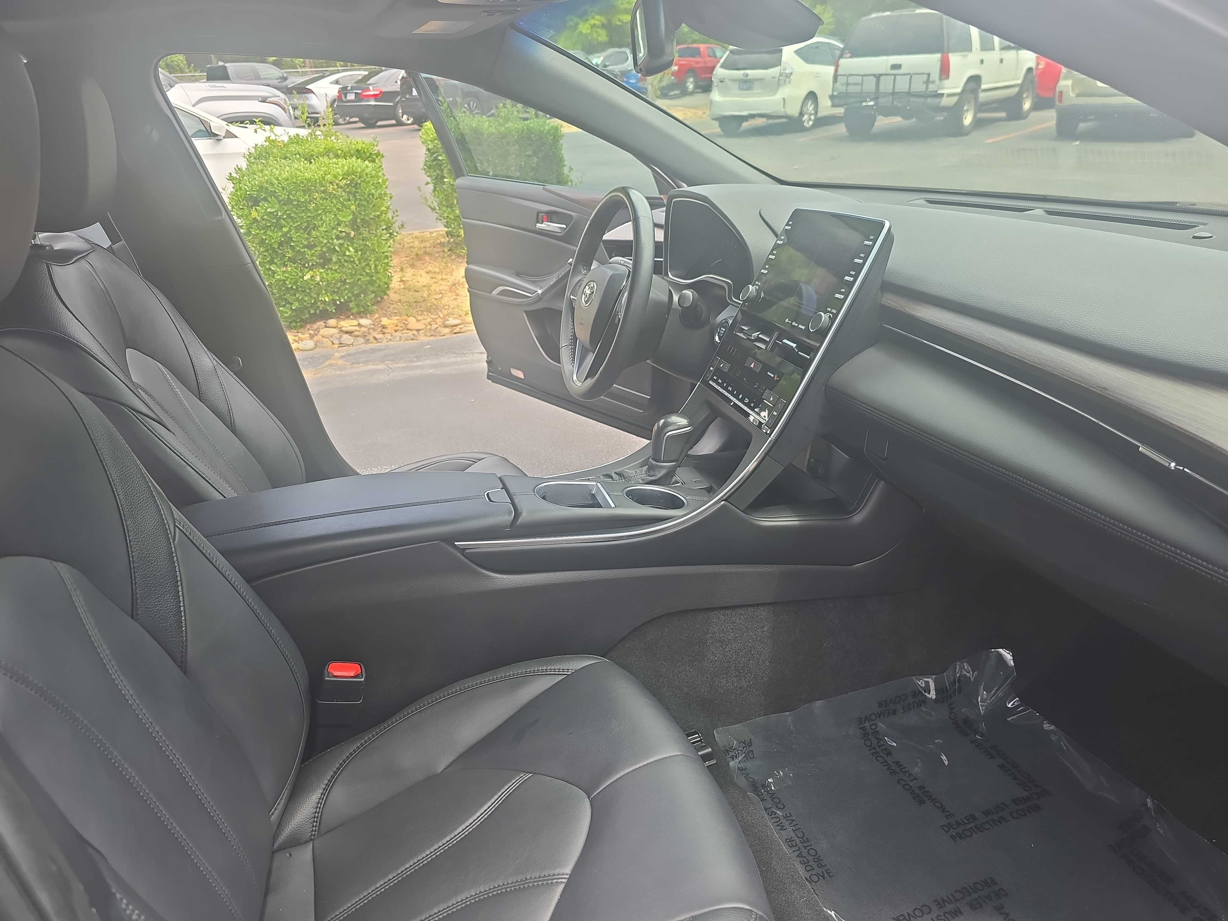 Used 2022 Toyota Avalon XLE w/ Moonroof Package FWD image 10