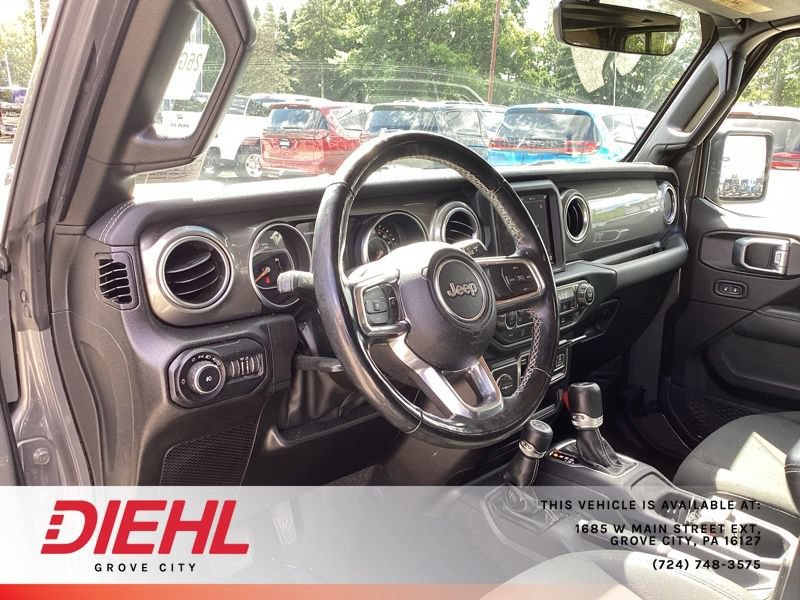 Used 2022 Jeep Wrangler Unlimited Sahara w/ Cold Weather Group AWD/4WD image 18