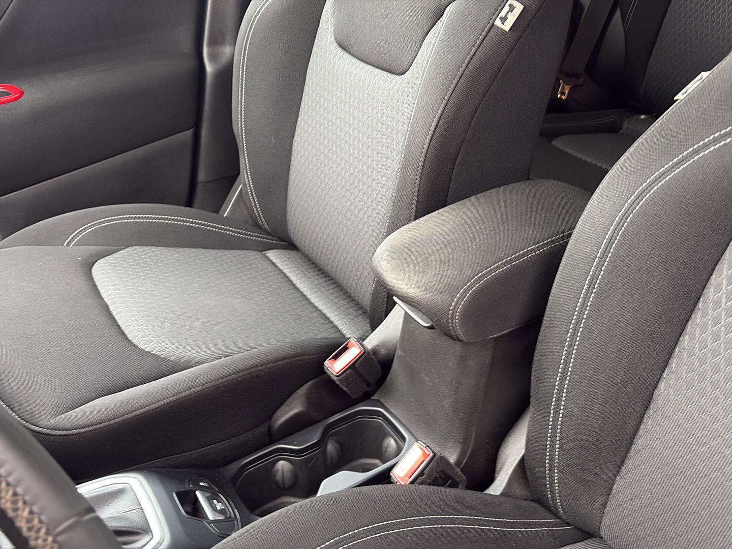 Used 2021 Jeep Renegade Latitude image 18