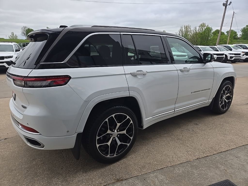 Used 2022 Jeep Grand Cherokee Summit AWD/4WD image 12