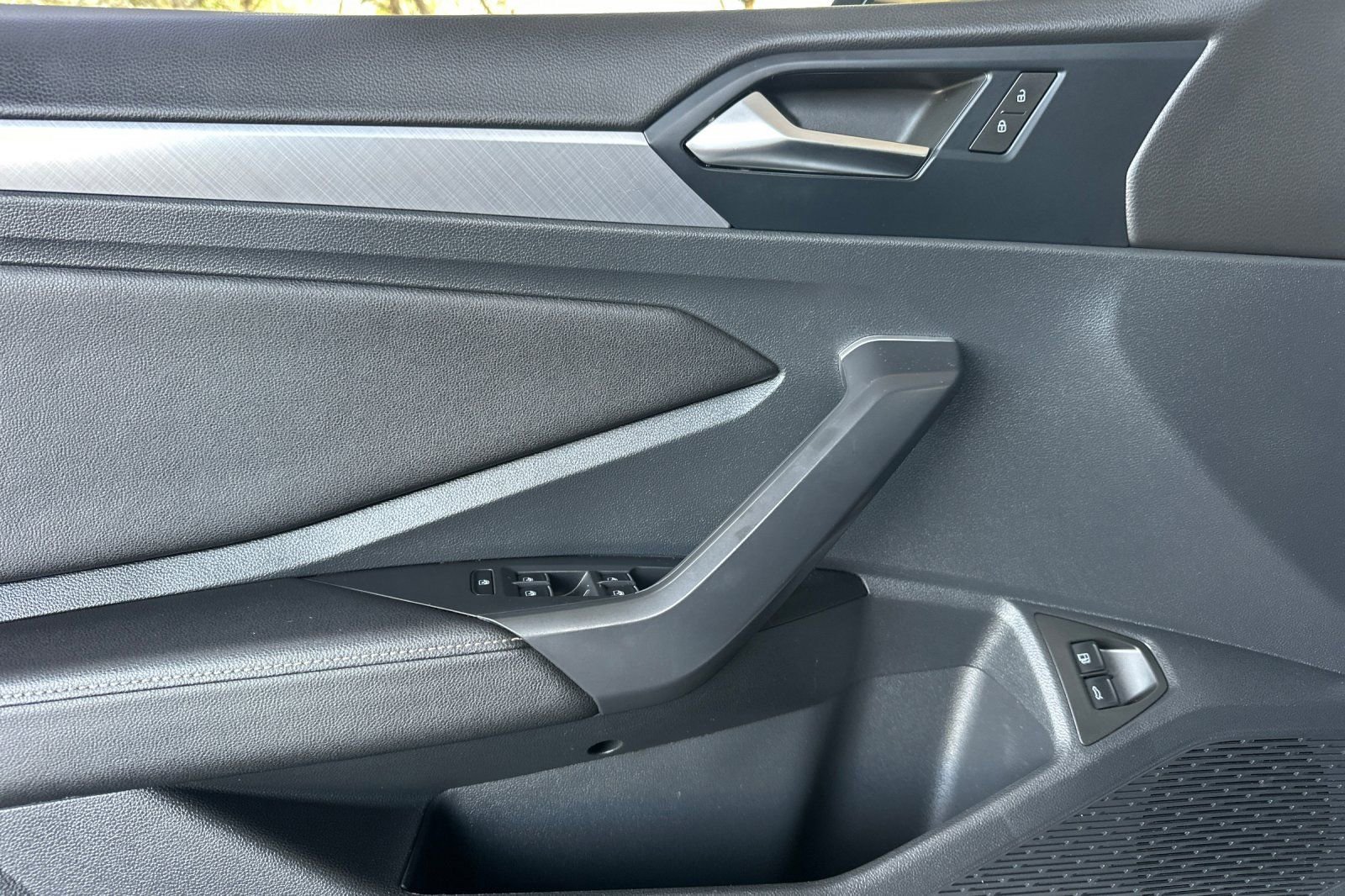 Used 2024 Volkswagen Jetta SE image 12