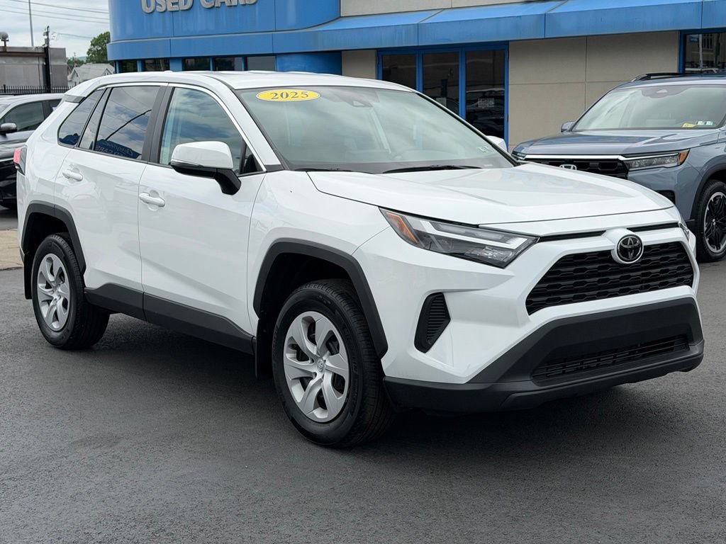 Used 2025 Toyota RAV4 LE AWD/4WD image 22