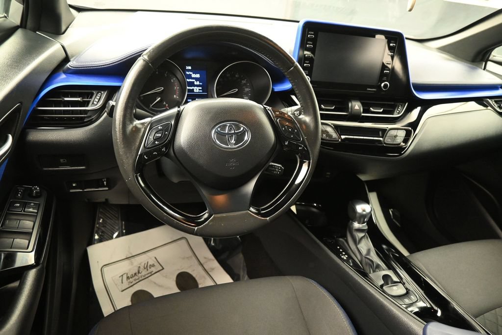 Used 2020 Toyota C-HR XLE FWD image 29