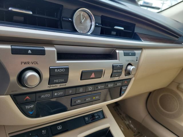Used 2014 Lexus ES 350 350 w/ Luxury Package image 19