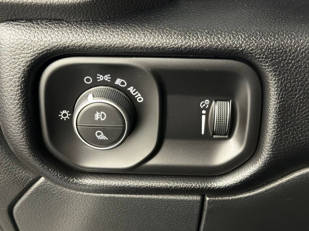 Used 2025 RAM 2500 Big Horn AWD/4WD image 29