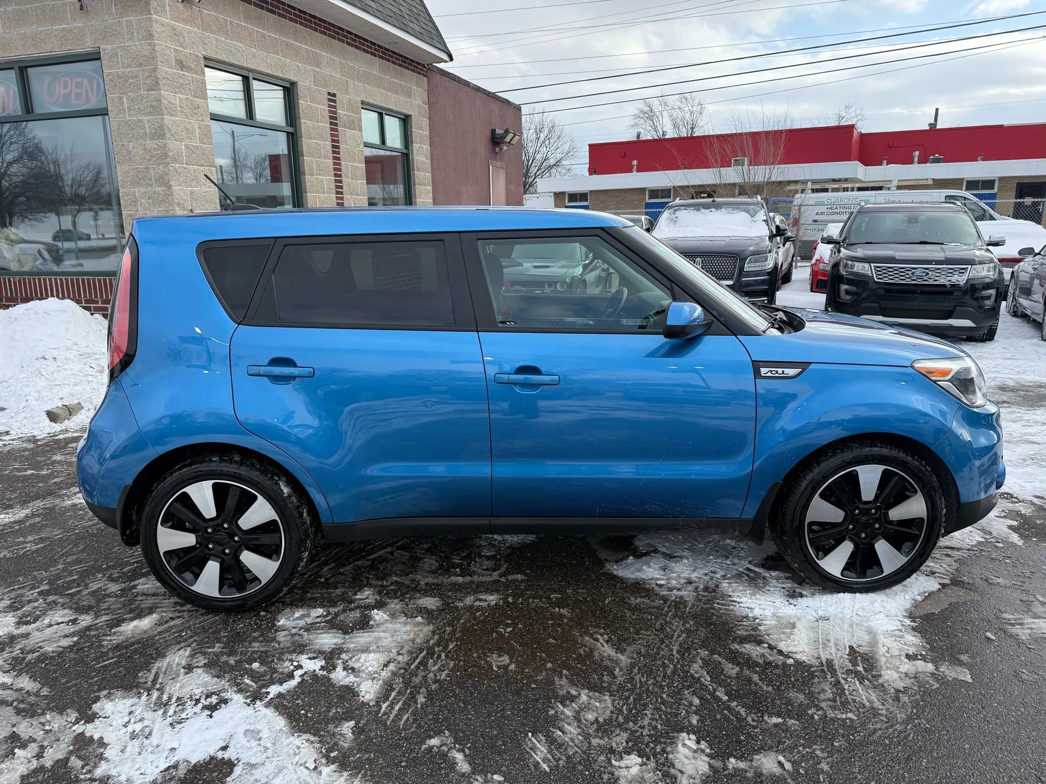 Used 2018 Kia Soul + image 4