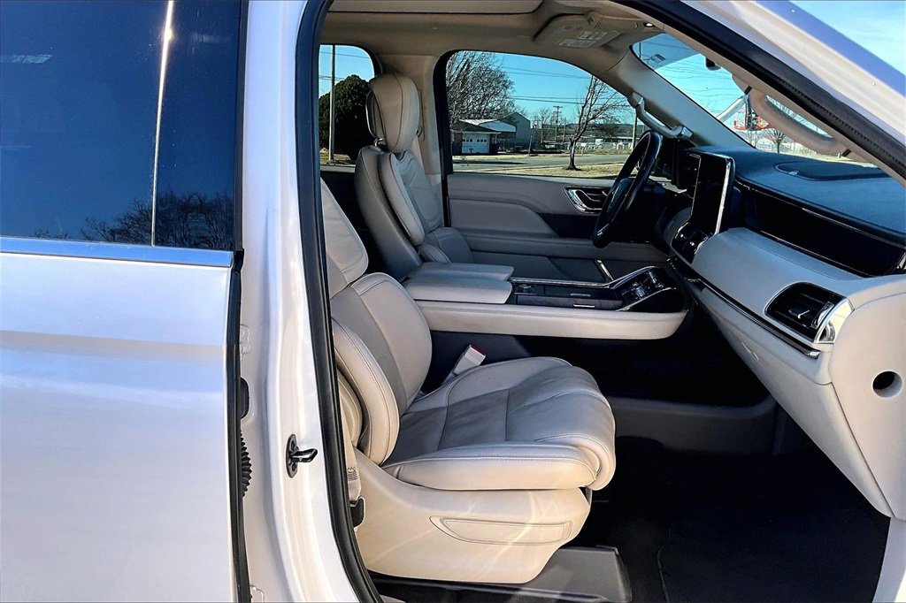 Used 2019 Lincoln Navigator Select image 7