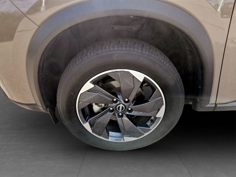 Used 2024 Nissan Rogue SV image 24