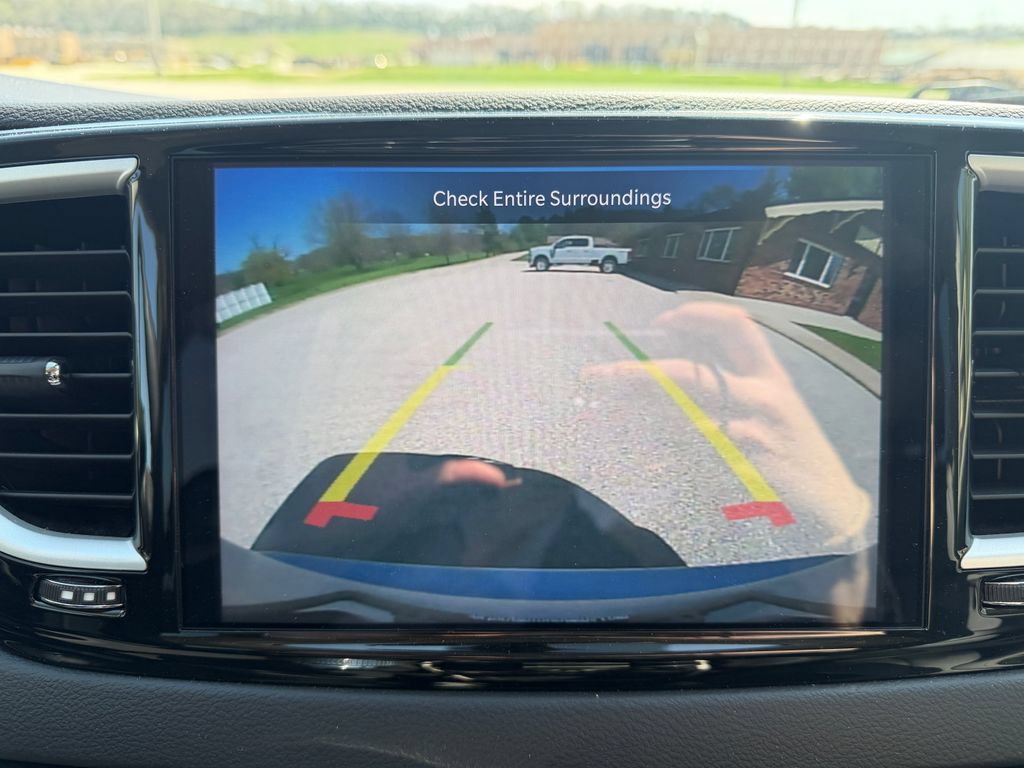 Used 2024 Chrysler Pacifica Touring-L FWD image 28