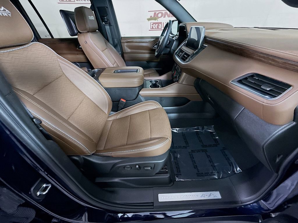Used 2024 Chevrolet Suburban High Country w/ Advanced Technology Package AWD/4WD image 32
