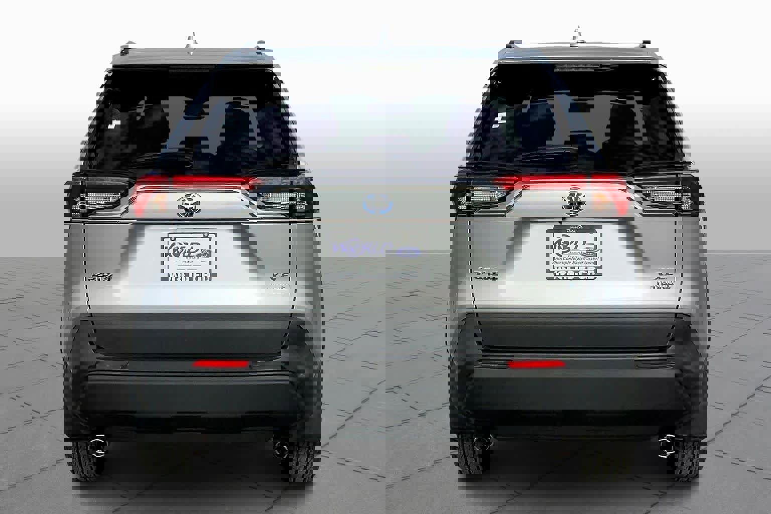 Used 2024 Toyota RAV4 XLE w/ Convenience Package image 4