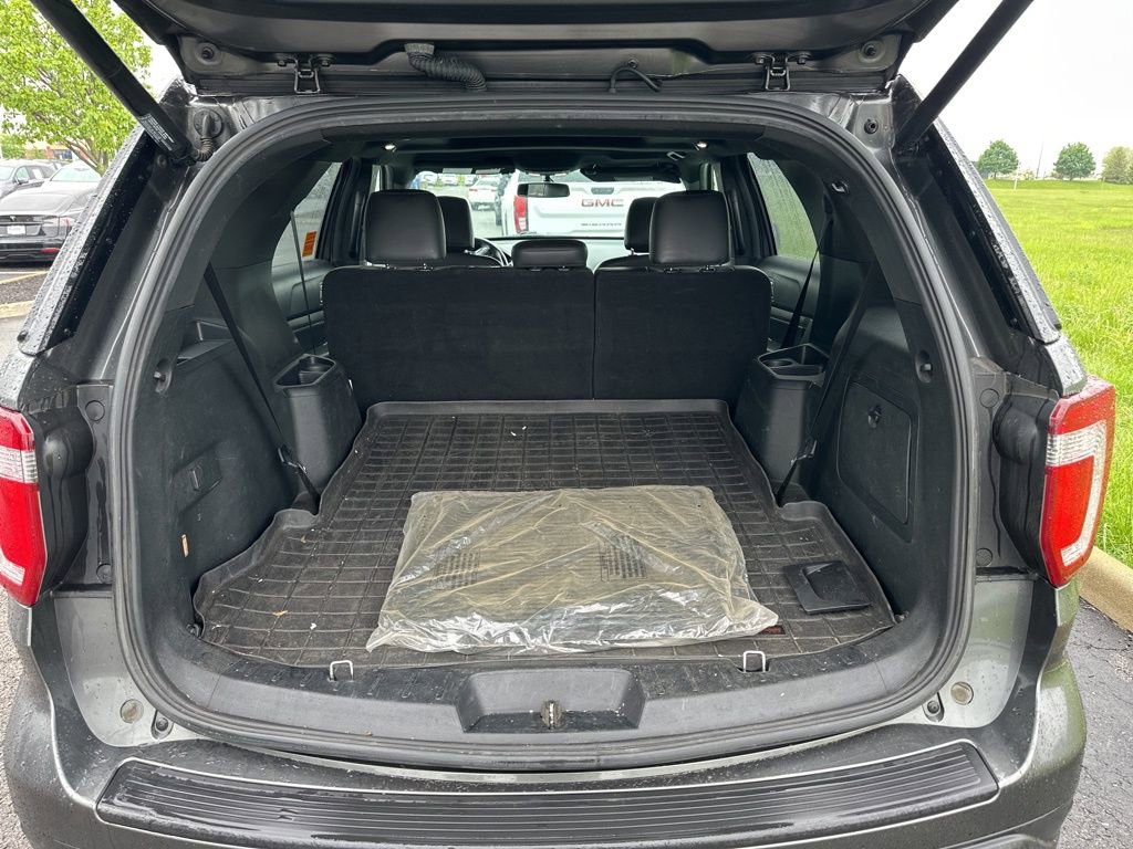 Used 2019 Ford Explorer XLT w/ Equipment Group 202A AWD/4WD image 11