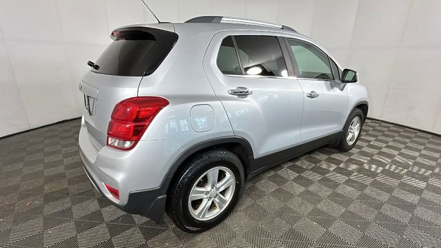 Used 2017 Chevrolet Trax LT w/ LT Convenience Package FWD image 3