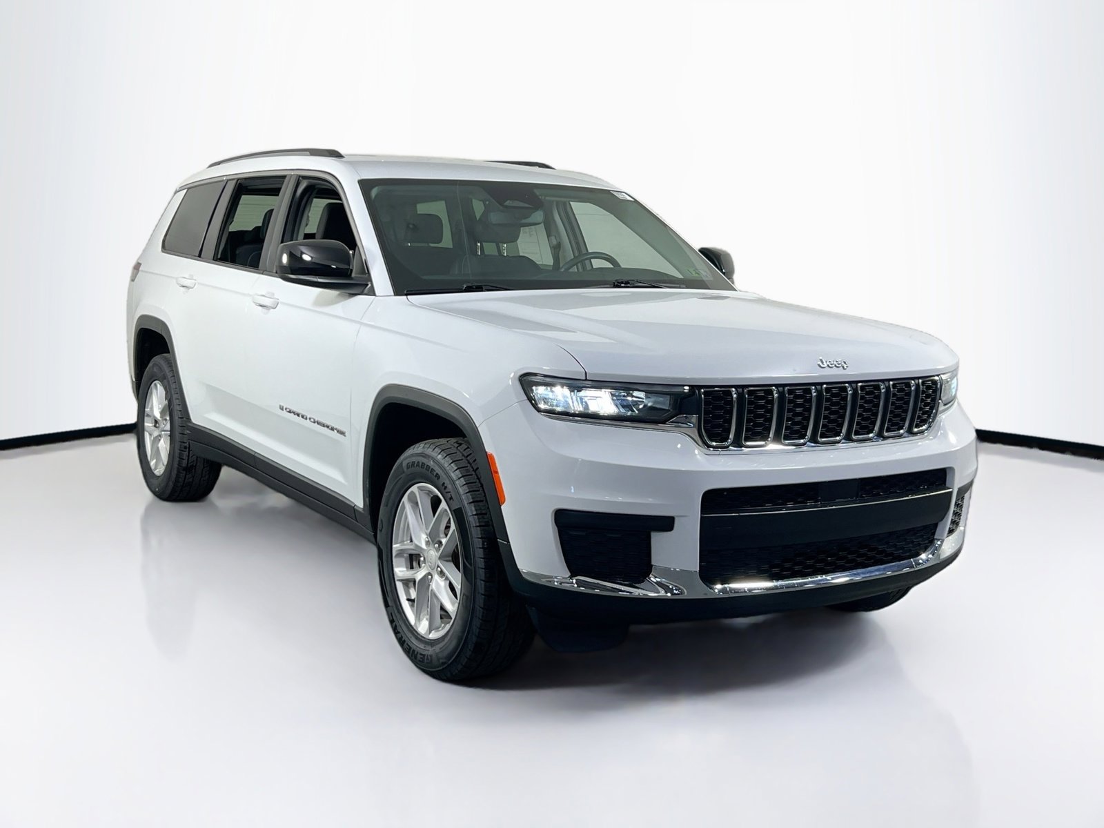 Used 2021 Jeep Grand Cherokee L Laredo w/ Luxury Tech Group I image 3