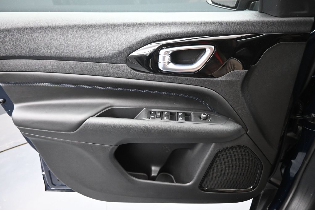 New 2026 Jeep Compass Latitude AWD/4WD image 16