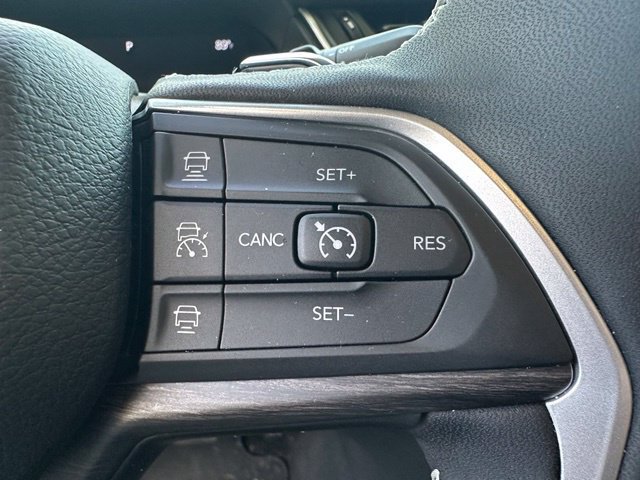 Used 2025 Jeep Grand Cherokee Limited RWD image 24