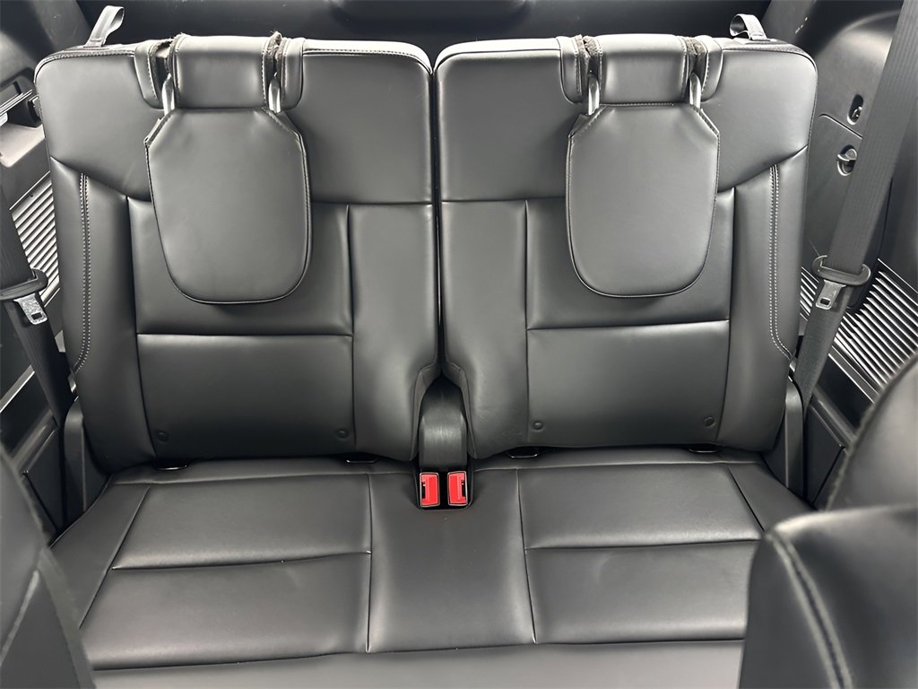 Used 2022 Ford Explorer XLT w/ Equipment Group 202A image 12