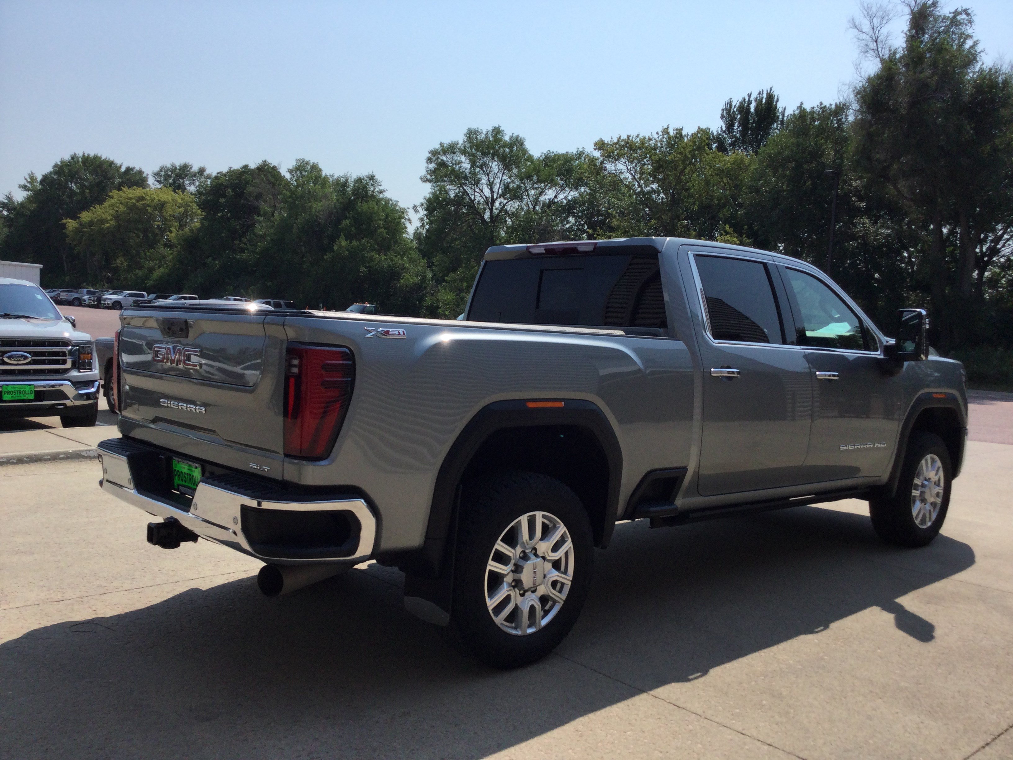 Used 2024 GMC Sierra 3500 SLT w/ SLT Premium Package AWD/4WD image 5