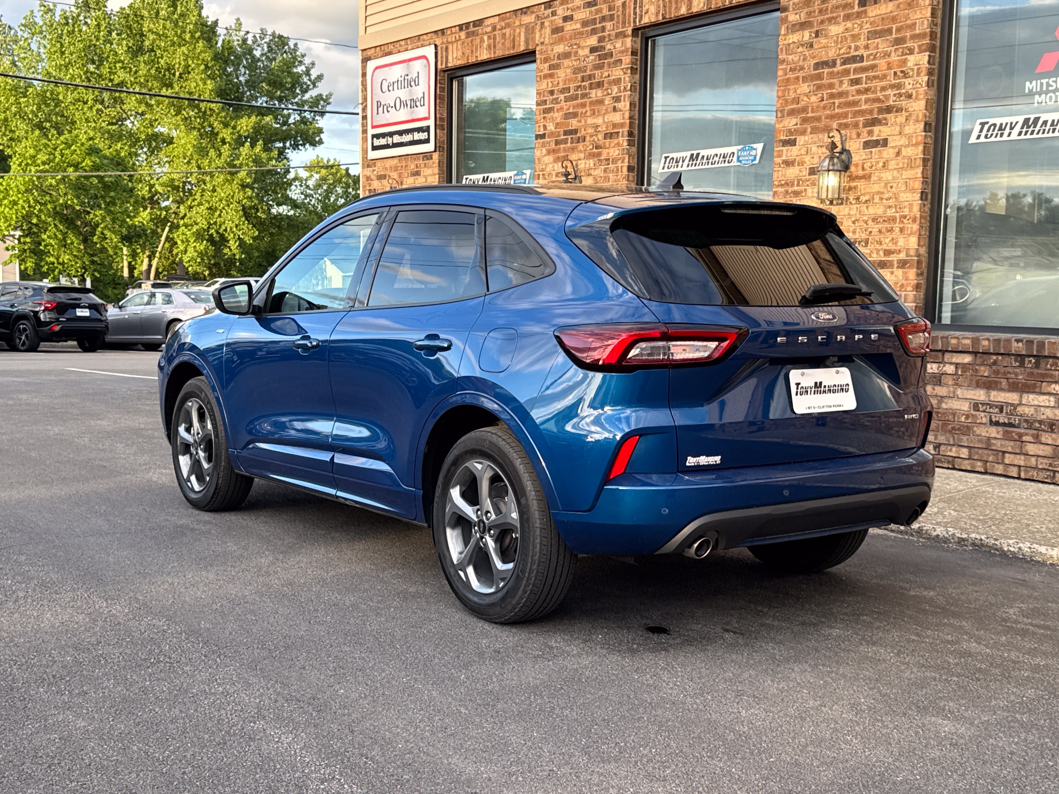 Used 2023 Ford Escape ST-Line w/ Tech Pack #1 AWD/4WD image 3