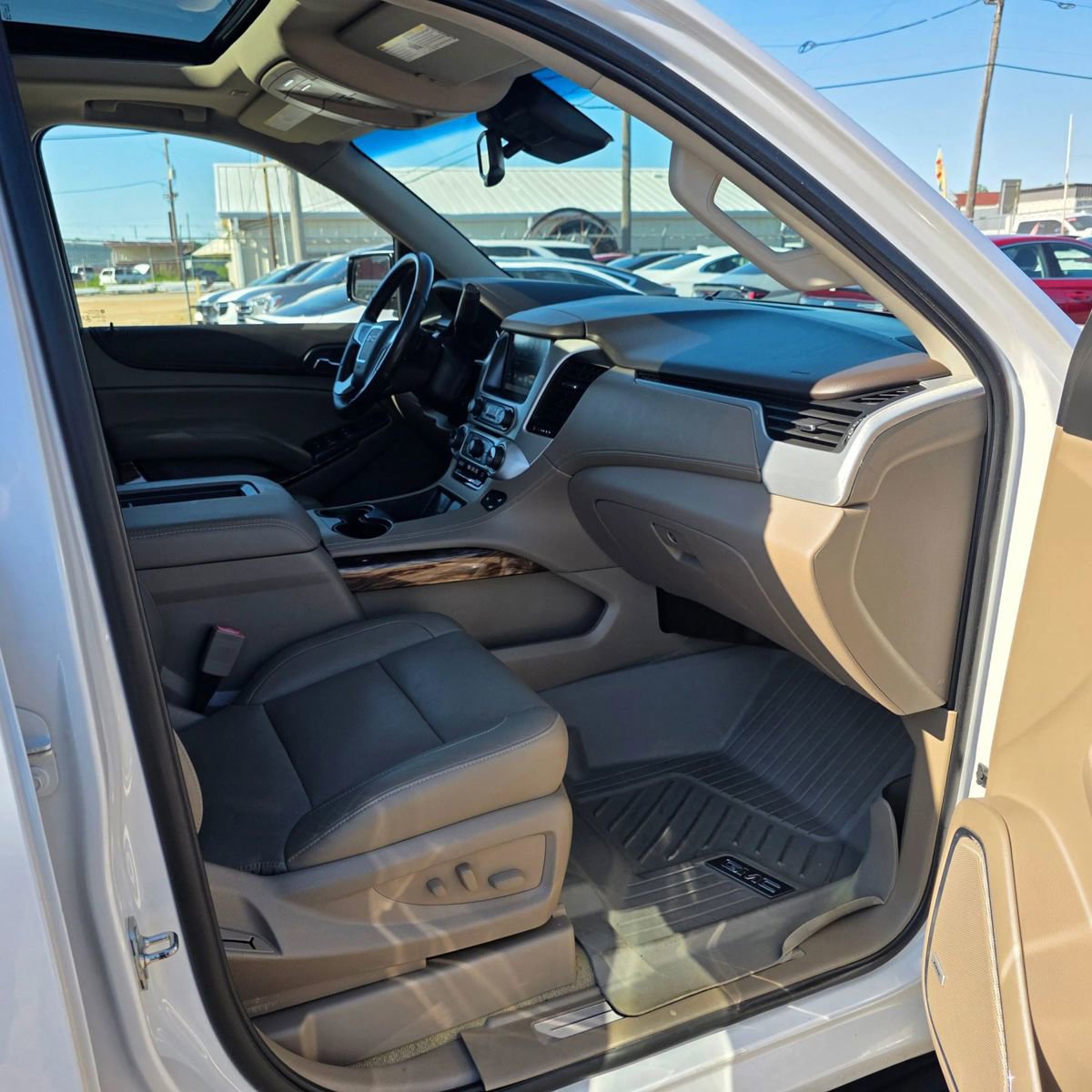 Used 2018 GMC Yukon SLT w/ Premium Edition AWD/4WD image 16
