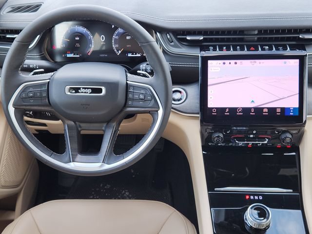 Certified 2025 Jeep Grand Cherokee Limited RWD image 33