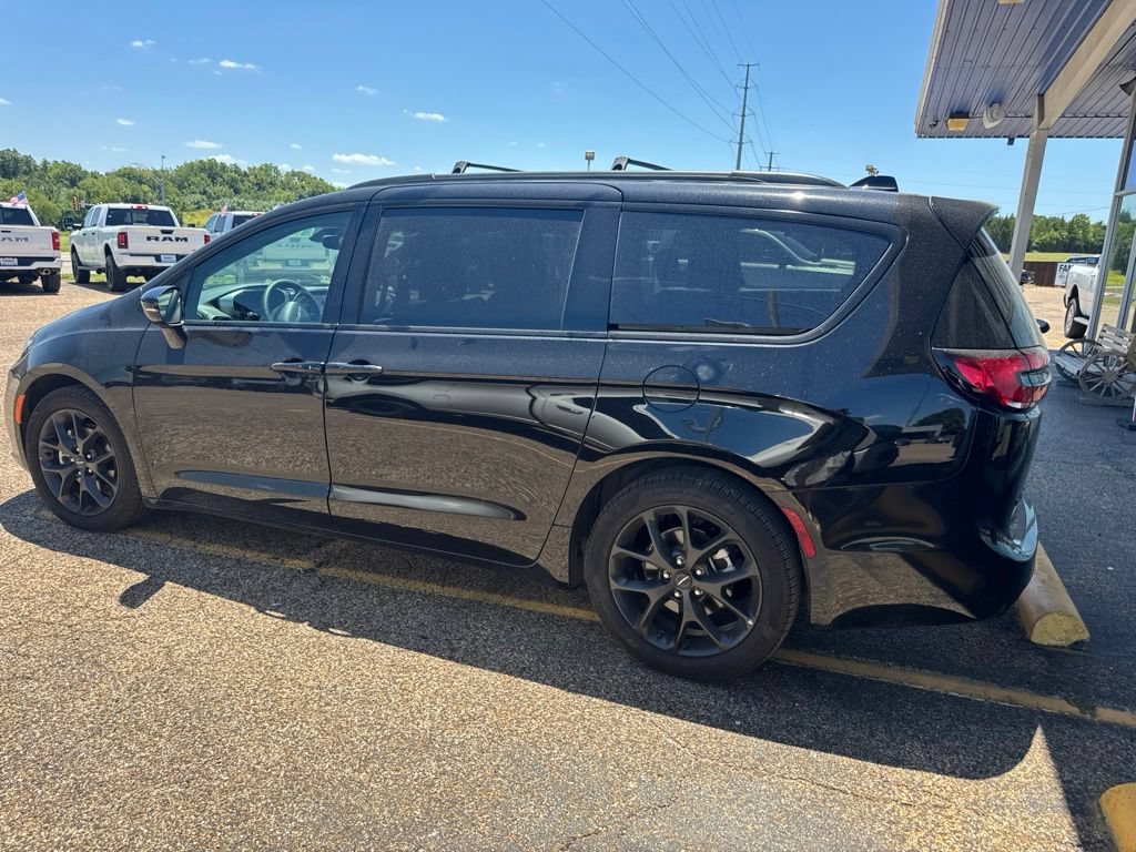 Used 2025 Chrysler Pacifica Limited FWD image 9