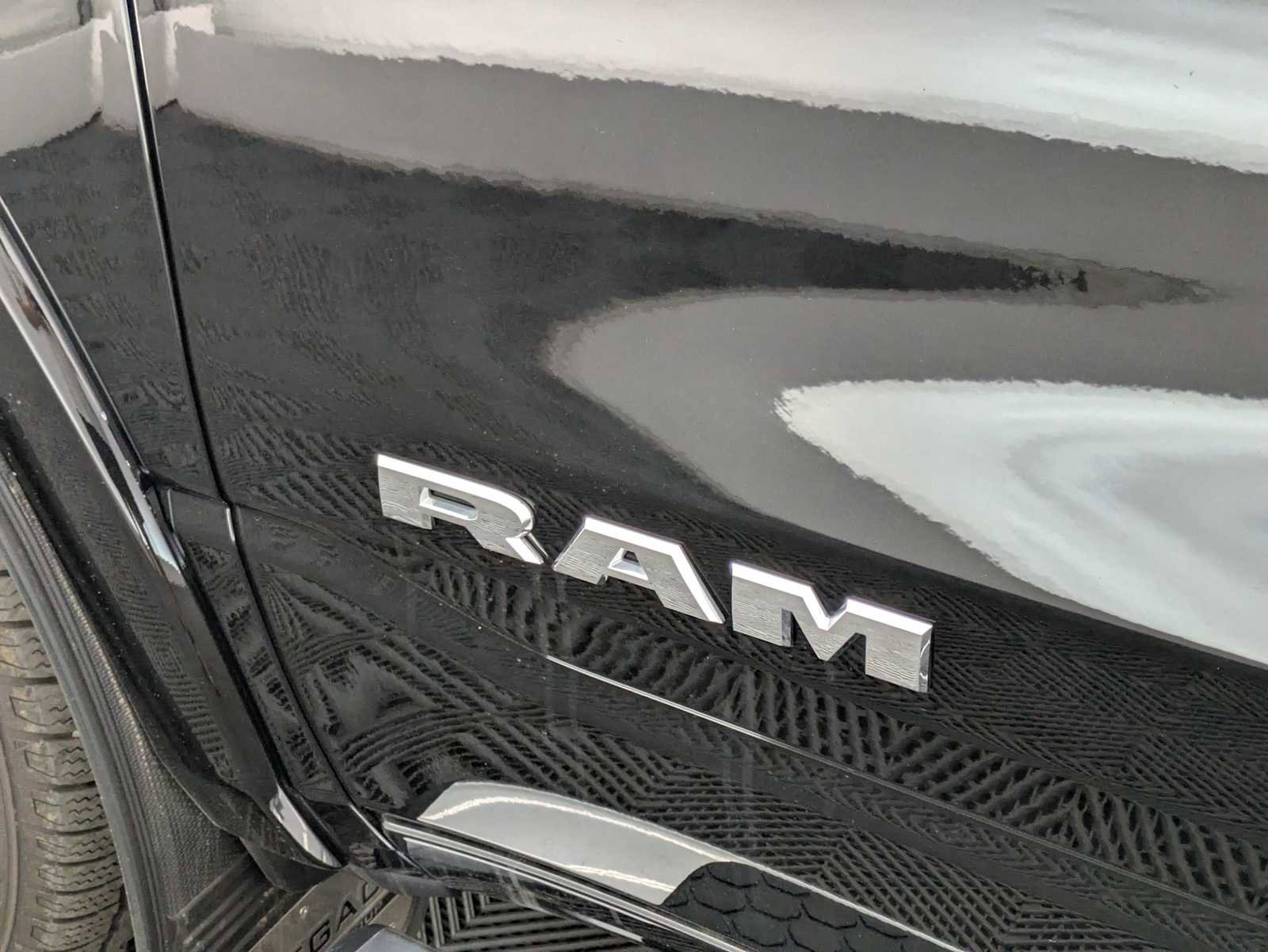 Used 2023 RAM 1500 Limited w/ Body-Colour Bumper Group AWD/4WD image 11