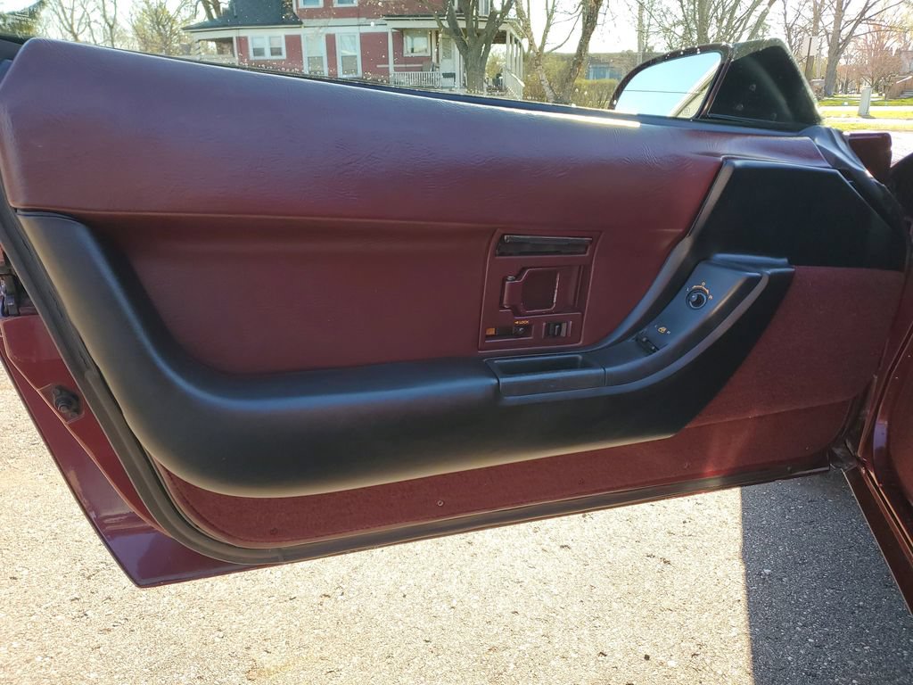 Used 1993 Chevrolet Corvette Convertible RWD image 11