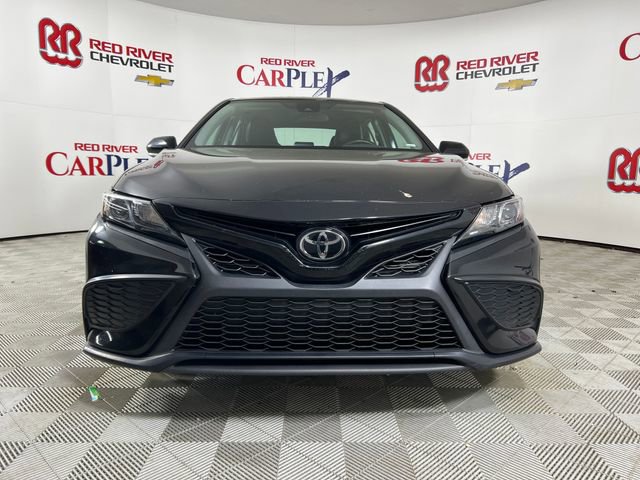Used 2023 Toyota Camry SE image 2