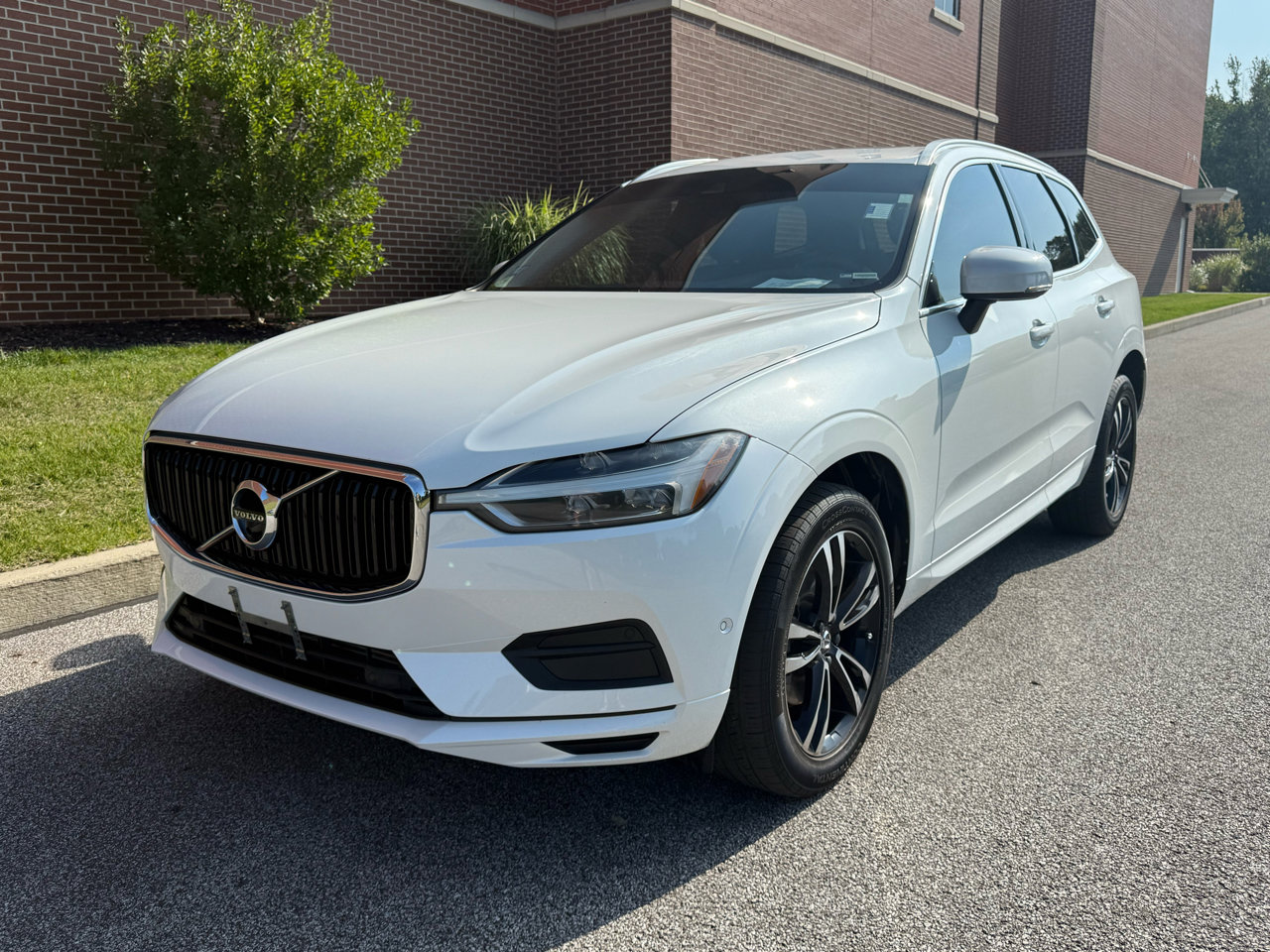 Used 2019 Volvo XC60 T5 Momentum w/ Premium Package