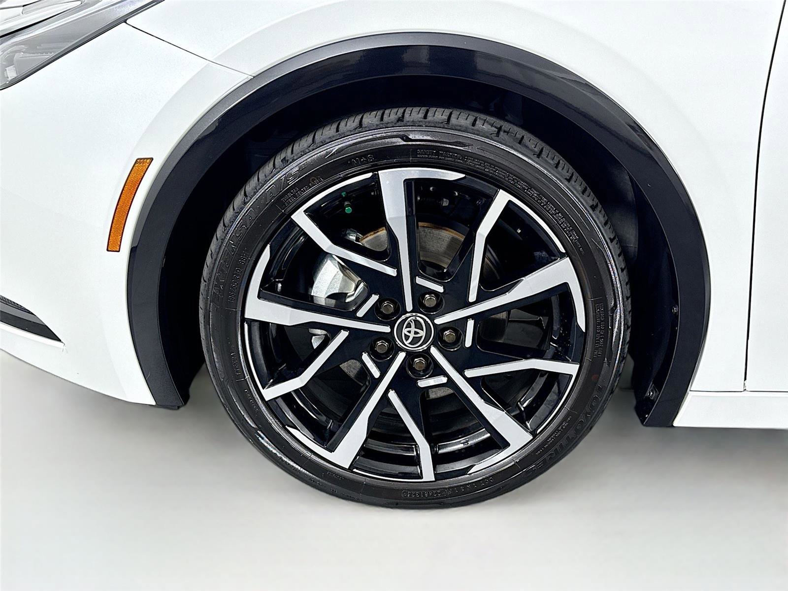 Used 2025 Toyota Prius Plug-In Hybrid image 40