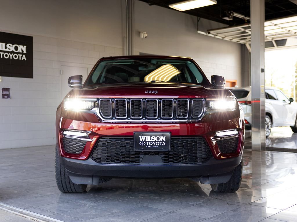Used 2023 Jeep Grand Cherokee Limited w/ Trailer Tow Prep Group (B) AWD/4WD image 3